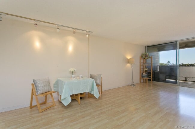 Building Photo - 3805 Kanaina Ave