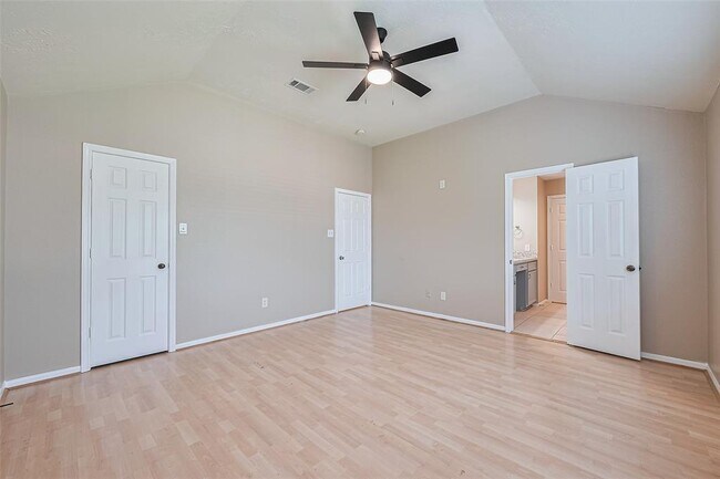 Building Photo - 8714 Ashlawn Dr