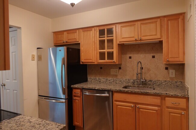 Building Photo - 3001 N Dale Ct