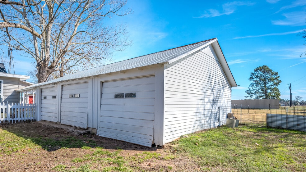 Building Photo - 10152 FM949