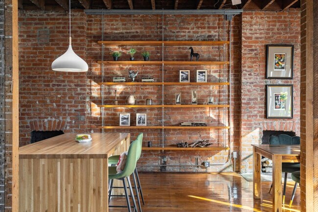 Building Photo - 100 E 13th St