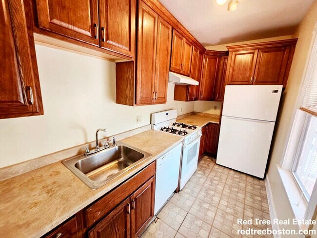 Building Photo - 243 Callender St