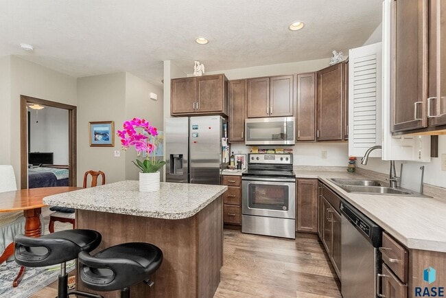 Building Photo - 226 E Residence Pl