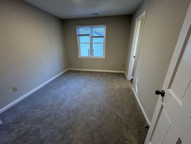 Building Photo - 6528 Thetford Ct