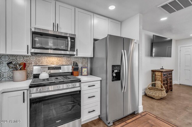 Building Photo - 1207 W 15th St