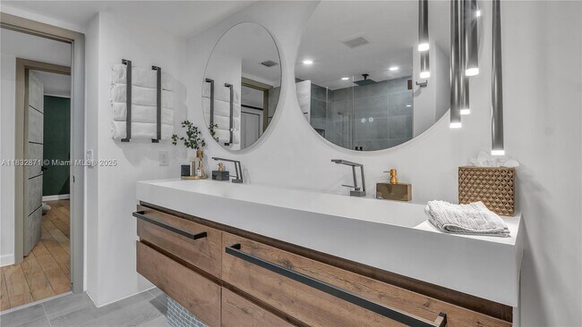 Building Photo - 3051 NE 47th Ct