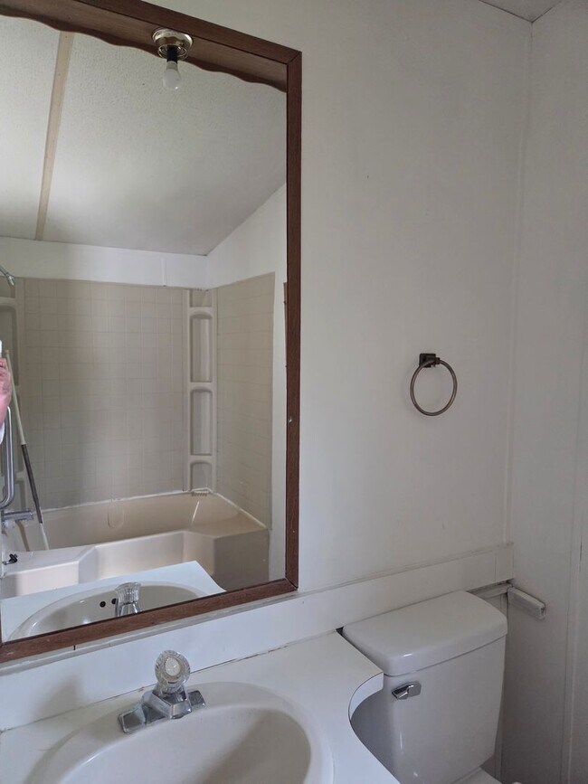 Building Photo - 101 Ann Dr