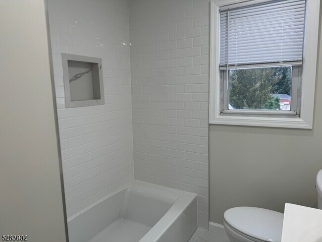 Building Photo - 42 Summit Ave