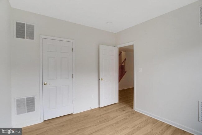 Building Photo - 4684 Carisbrooke Ln