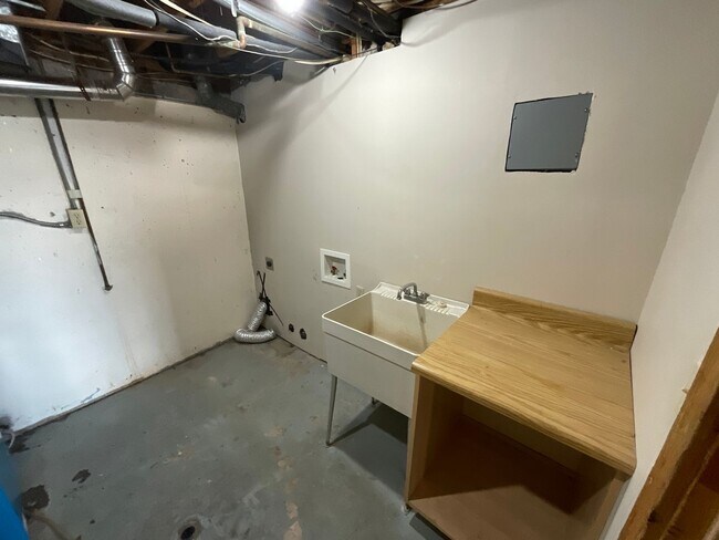 Building Photo - 5 Bedroom Home, 4.61 Acres, Available Near W Woodmen Rd & Westwood Rd!