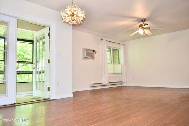 Building Photo - 30 Meadow Green Cir