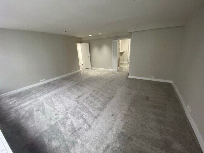 Building Photo - 333 E Ontario St