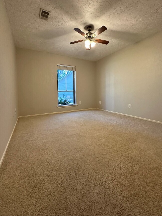 Building Photo - 2016 Royal Oak Pl