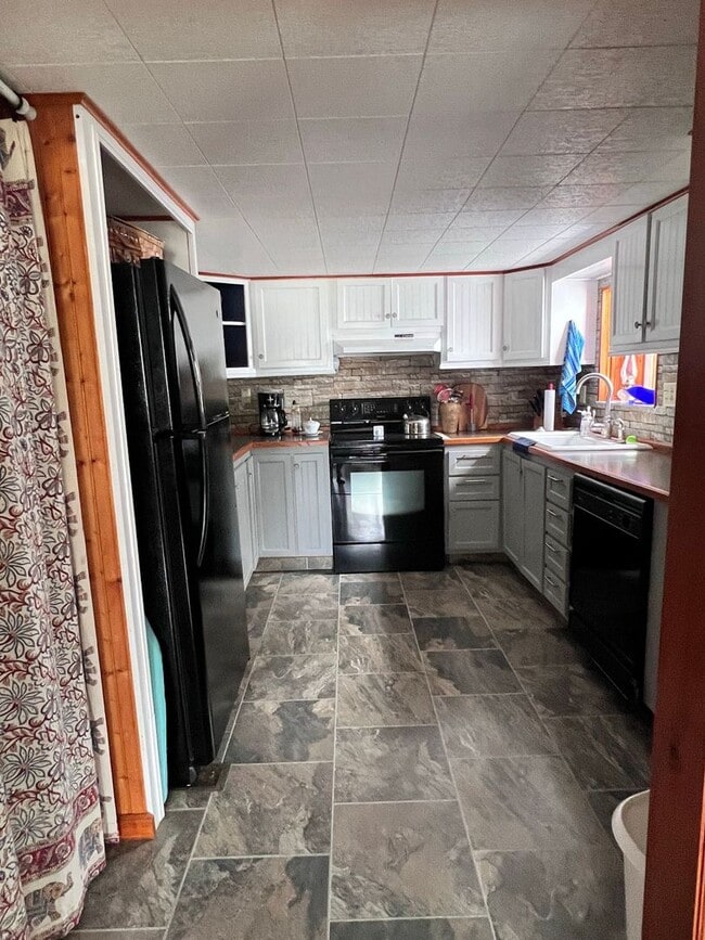 Building Photo - Regency Cove 55+ Gated Community - Stunnin...