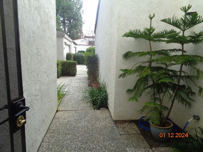 Building Photo - 1250 Redwood Ct