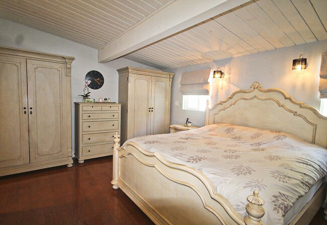 Building Photo - Mid-Century Modern Masterpiece!  South of the BLVD. Minutes to Westside, Mulholland, 405. Roscoma...