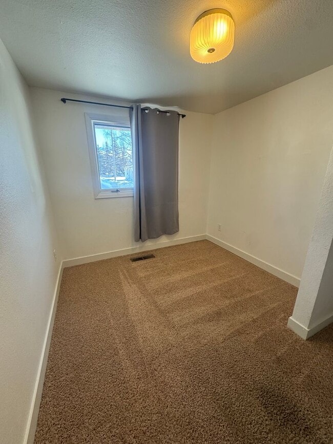 Building Photo - 1808 Twining Dr