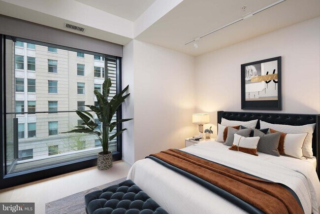 Building Photo - 925 H St NW