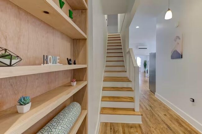 Building Photo - 2030 Young Ave