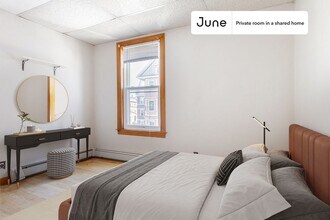 Building Photo - Room in Shared 5 bed/1 bath home