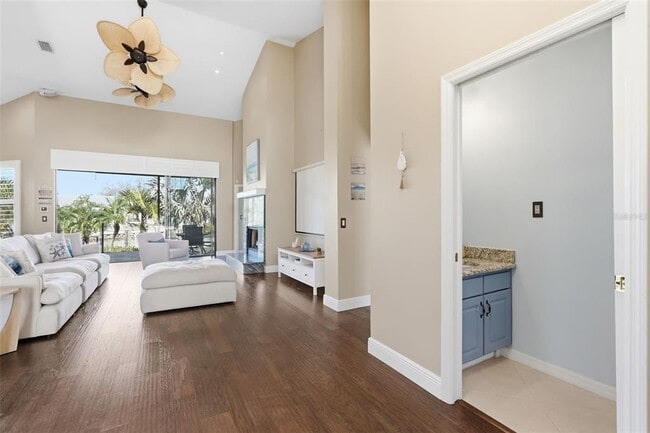 Building Photo - 909 Allegro Ln