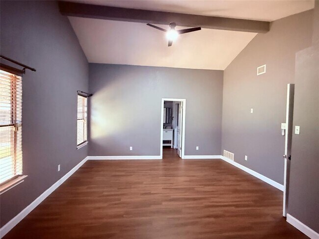 Building Photo - 12314 Thompkins Dr