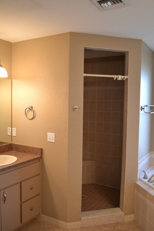 Building Photo - Lake Weir - Bird Island Rental - 5/3/2 Water Front Living at it's Best! **Available Soon**