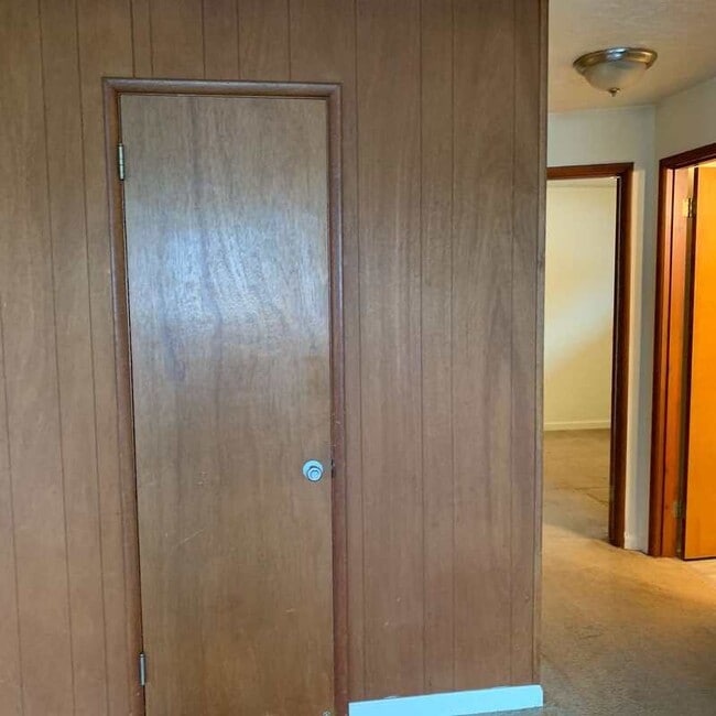 Building Photo - 616 NE Anderson St