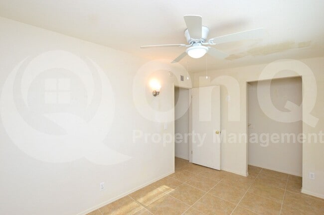 Building Photo - 26 E Ivy St