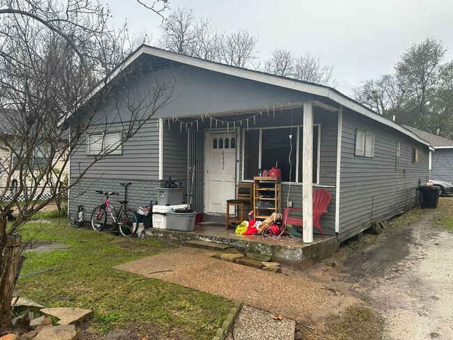 Building Photo - 3-bedroom, 2-bathroom house