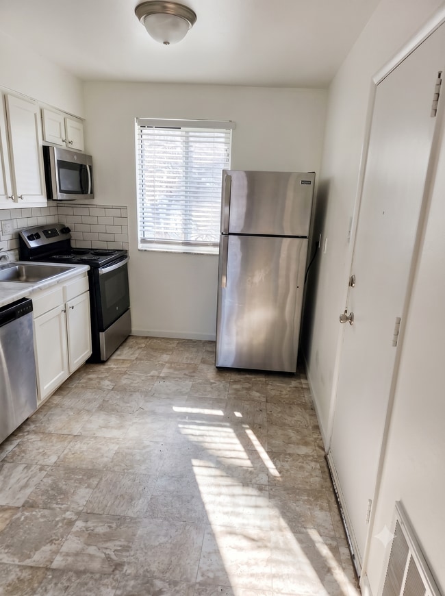Building Photo - 7711 Circle Dr