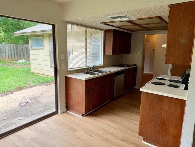 Building Photo - 610 Chisholm Valley Dr