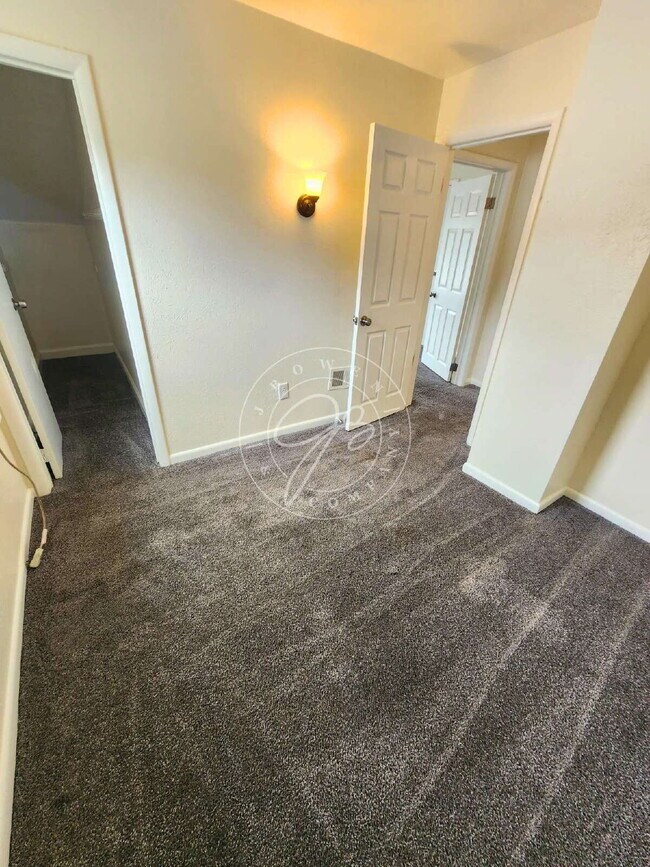 Building Photo - Spacious 3-Bedroom Home in West Toledo