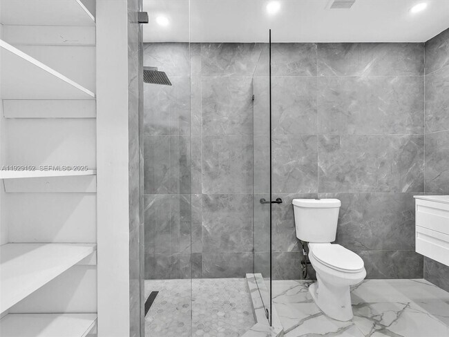 Building Photo - 440 SE 8th Ave