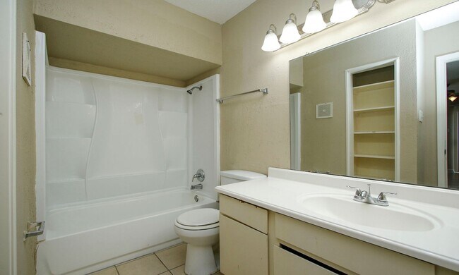 Building Photo - For Lease and Accepting Housing Vouchers | 3 Bed, 2 Bath | 1,237 Sq Ft |  Hearthwood II Community |