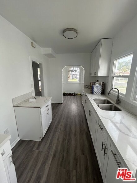 Building Photo - 1116 W 64th St