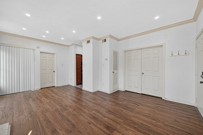 Building Photo - 4041 Drake St