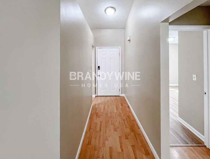 Building Photo - 7901 Winterwood Cir N