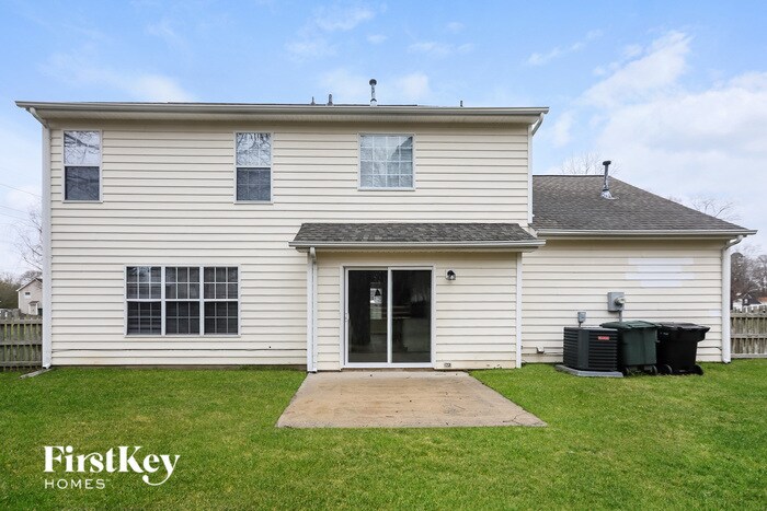 Building Photo - 1021 Barbee Farm Dr