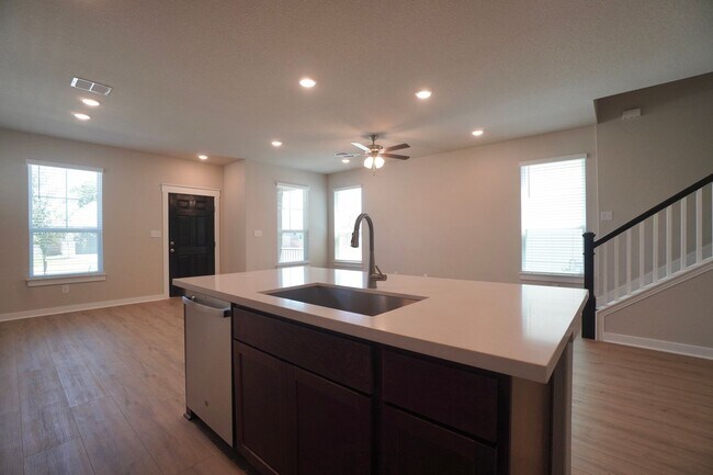 Building Photo - 136 Greinert Dr