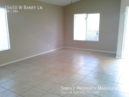 Building Photo - Spacious 3 Bedroom 2 Bathroom Home with Pool!