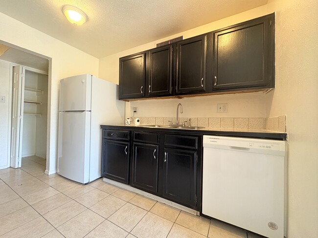 Building Photo - 24411 Beef Canyon Dr