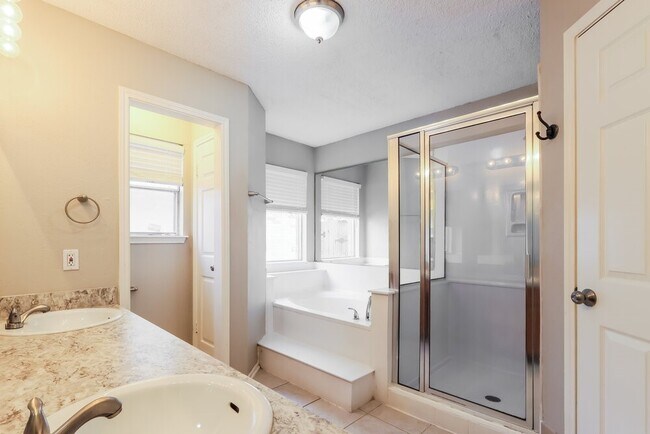 Building Photo - 17103 Spruce Run Dr