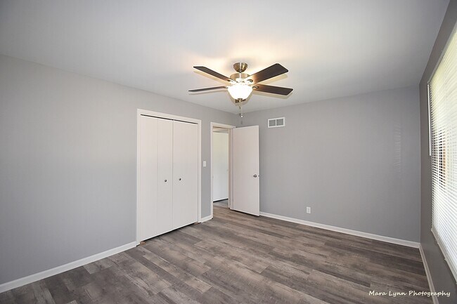 Building Photo - 106 W Kendall Dr