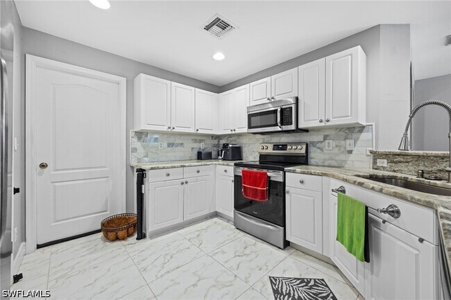 Building Photo - 421 Broadmoor St