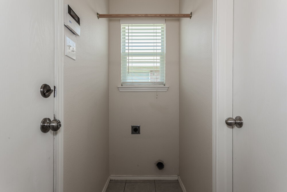 Building Photo - 10436 Fossil Hill Dr