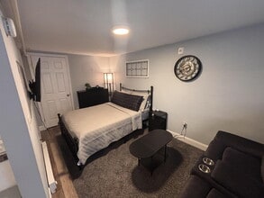 Building Photo - Walk everywhere - Charming Fully Furnished Studio Loft in the Heart of Bath, Maine!