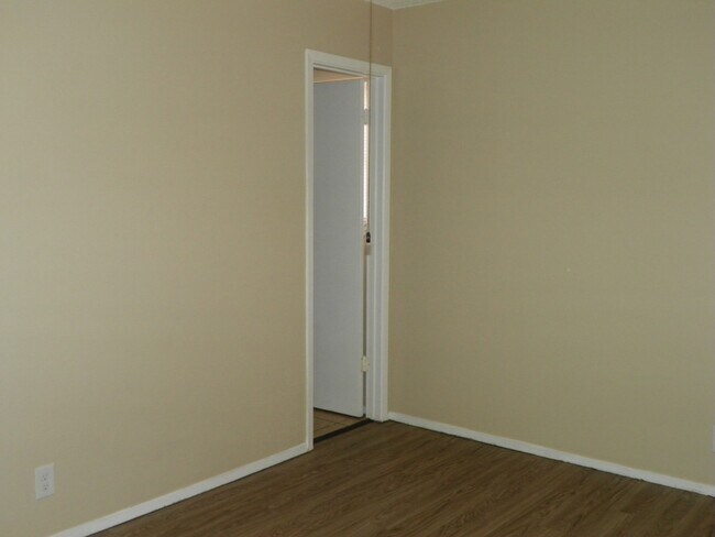 Building Photo - 410.412 Cypress Ln