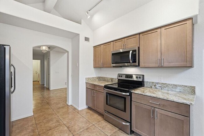 Building Photo - Bright & Peaceful Living in Oro Valley’s Gated Stoney Canyon