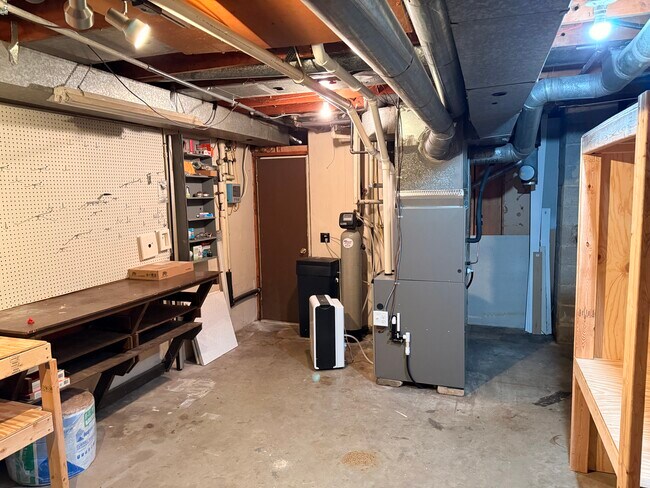 Building Photo - 5039 W Clayton Rd